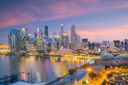 中央新加坡市心黄昏的天线海湾地区金融码头图片