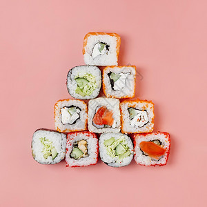 日本人顶端视图寿司安排三文鱼卷图片