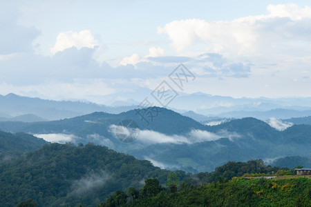 土地阳光高山综合岩雾清晨和晚间都雾旅行图片