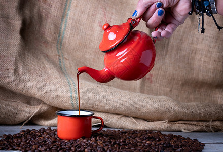 搪瓷投手红金属茶壶用杯煮咖啡粮食图片