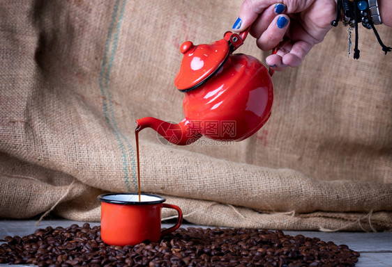 搪瓷投手红金属茶壶用杯煮咖啡粮食图片