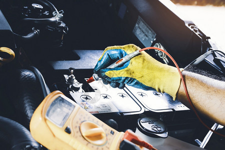 技术的员用数字多米探测器检查汽车电池压稳定状态的汽车电池直流稳定的图片