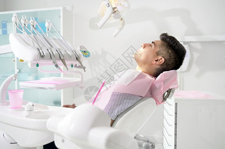 牙科诊所的病人图片