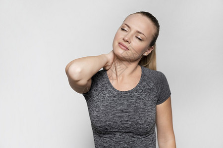 调整身前妇女颈部疼痛2柱子脊医图片