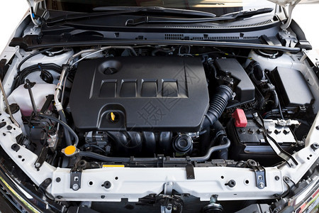 燃烧油有关现代汽车发动机选择焦点的近详细节机械图片