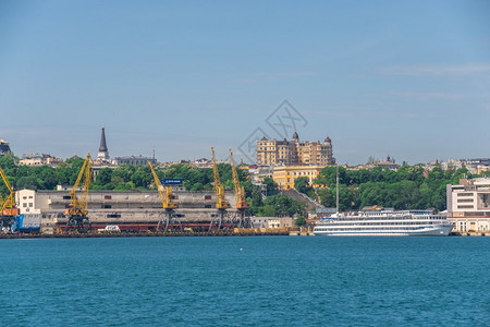 贸易Odessa乌克兰Odessa062从货物港和集装箱码头在乌克兰Odessa的乌克兰集装箱货运港终点站奥德萨的海上查看国民建图片
