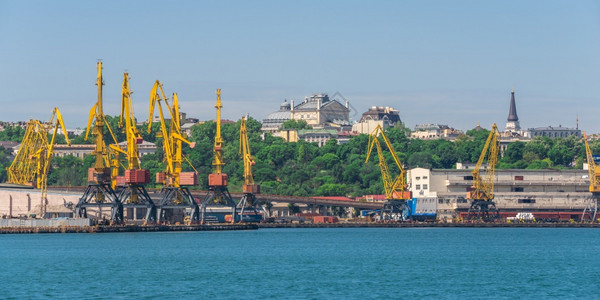 船海军Odessa乌克兰Odessa062从货物港和集装箱码头在乌克兰Odessa的乌克兰集装箱货运港终点站奥德萨的海上查看航运图片