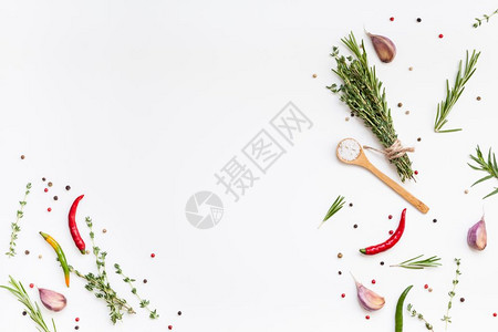 配料白色背景的绿草药和香料以及复制空间菜单框架设计带有烹饪素材的食品模式背景平直俯卧在顶部勺子新鲜的图片