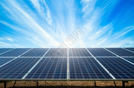 蓝天背景替代清洁绿色能源概念的太阳电池板蓝色天空背景植物电的技术图片