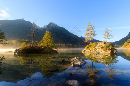 反射到山湖的阿尔卑斯岛明信片德国图片
