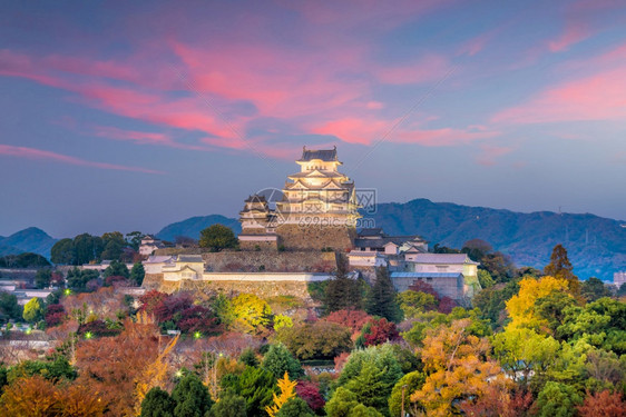 季节文化秋天日落在本喜济寺的冰木座城堡建造图片