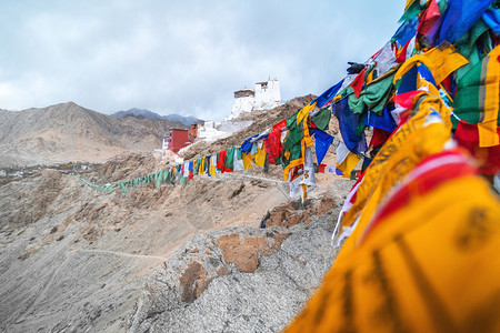 高度最印拉达赫莱的NamgyalTsemoGompa景观图片