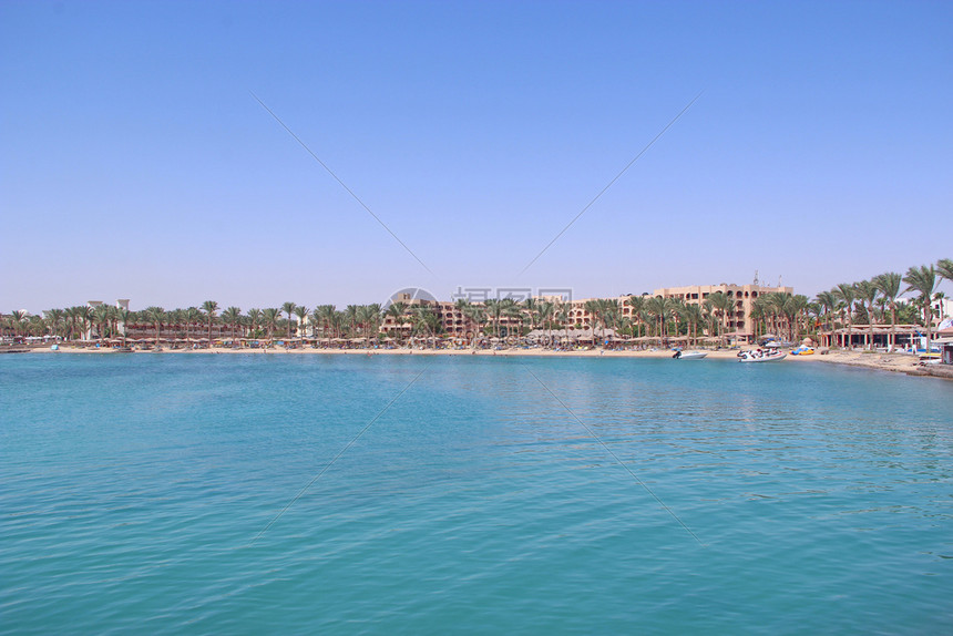 景观夏天埃及的热带度假胜地人们在海中游泳客在海滩上放松人们在红海的滨度假胜地享受期在赫尔格达酒店休息埃及度假胜地的热带度假胜地游图片