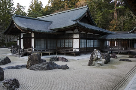 流亭猪蹄建筑学日本世界遗产所在地日本KoyaSan的Kongobuji寺日本传统石质园和世界遗产址的Kongobuji寺木头痕迹背景