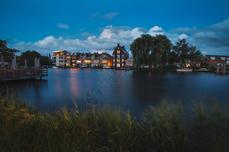 阿姆斯特丹建筑学荷兰阿姆斯特尔河荷兰Uithorn的美丽夜晚历史图片