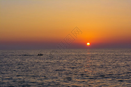 日落在Mylos海滩上Lefkada岛希腊Sunset在Mylos海滩上Lefkada岛希腊莱夫卡达水惊人的图片