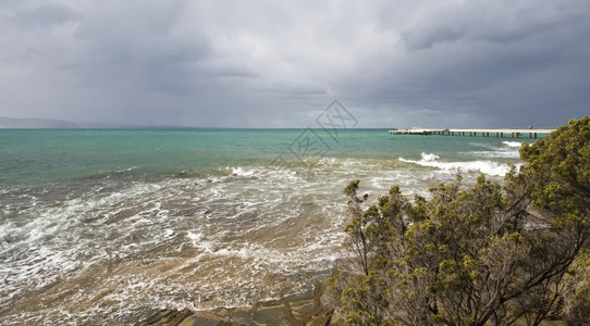 海岸线岩石澳大利亚维多洋公路沿岸的落基海滨位于澳大利亚维多半岛图片