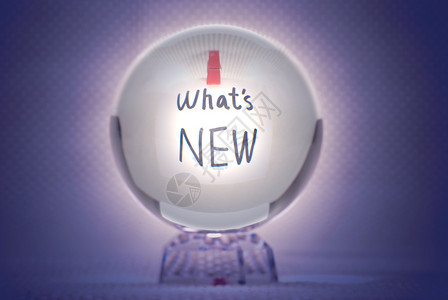 在魔法晶球中字面显示的新词目标圆圈深奥的图片