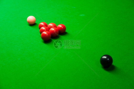 准备开始播放匹配颜色的和位置彩牌局Snookerballsonatable台球象征桌子图片