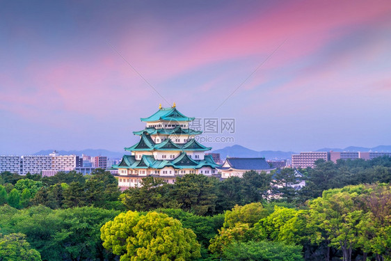地点建筑学黄昏日落时名古屋城堡和日本市天际线图片