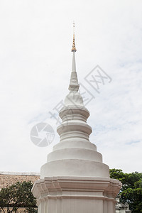 精神东方的佛教徒PhraSingha寺庙中的白塔是一个公共场所图片