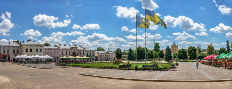 夏天Zhovkva乌克兰08721Vicheva或乌克兰利沃夫地区Zhovkva市的场广在阳光明媚的夏日乌克兰的广场建造户外图片