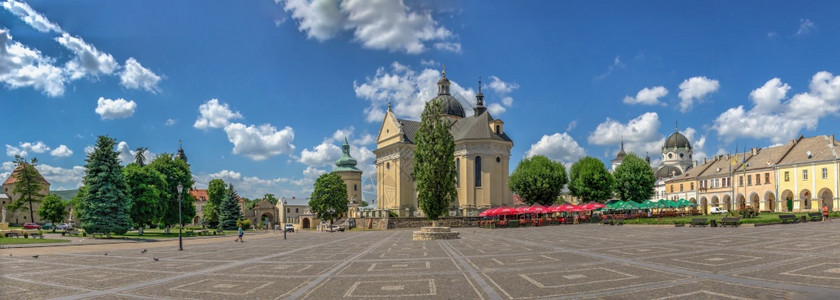 Zhovkva乌克兰08721Vicheva或乌克兰利沃夫地区Zhovkva市的场广在阳光明媚的夏日乌克兰的广场屋旅游装修图片