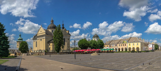户外201年7月8日Zhovkva乌克兰08721Vicheva或乌克兰利沃夫地区Zhovkva市的场广在阳光明媚的夏日乌克兰的图片