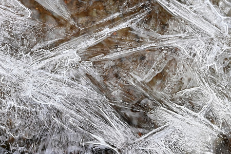 冷若冰霜圣诞节水晶冬季冰雪自然中冻结的水池冷冻水的宏观一针图片