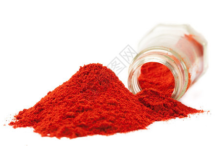 香料红辣椒对白孤立背景的照片颜色粒状图片