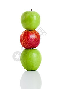 有机的秋天3个新鲜苹果在白色背景中分离营养图片