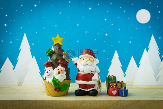 新的雪用于圣诞节装饰的儿童玩具夜晚图片