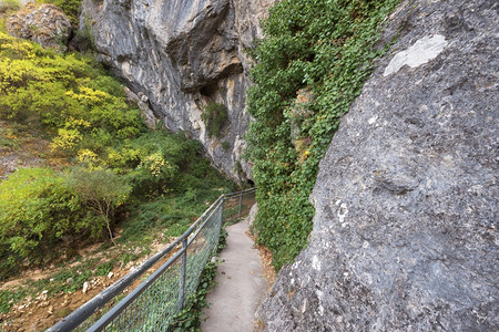 筒仓西班牙布尔戈斯的拉耶克峡谷山多图片