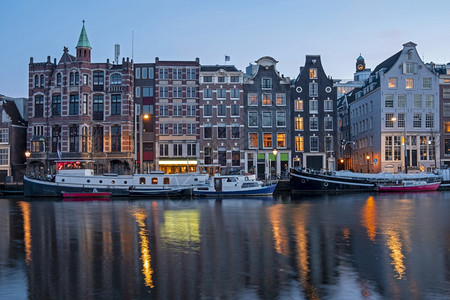 晚上日落时荷兰阿姆斯特丹Amstel沿荷兰阿姆斯特丹的房屋和住船文化阿姆斯特尔图片