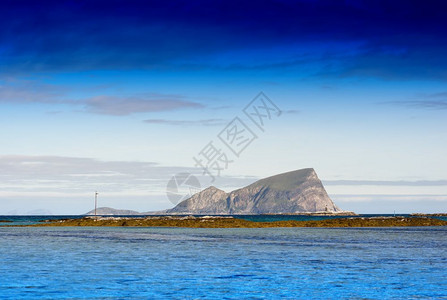 明亮的景观地平线挪威北部岛屿风景背挪威北部岛屿风景背高清图片