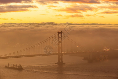 城市海洋著名的金门大桥美国加利福尼亚州旧金山圣弗朗西斯科市中心图片