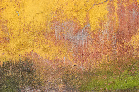 古老的有色混凝土墙裂缝和苔丝因潮湿而出现背景纹理具体的自然藻类图片