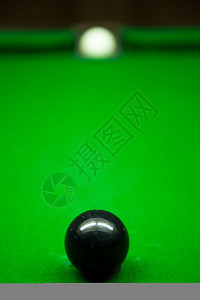 水池有条纹的黑白粉放在桌球上准备参加锦标赛的比提示图片