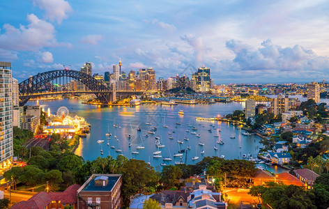 城市的港口丰富多彩澳洲雪梨市下天际线图片
