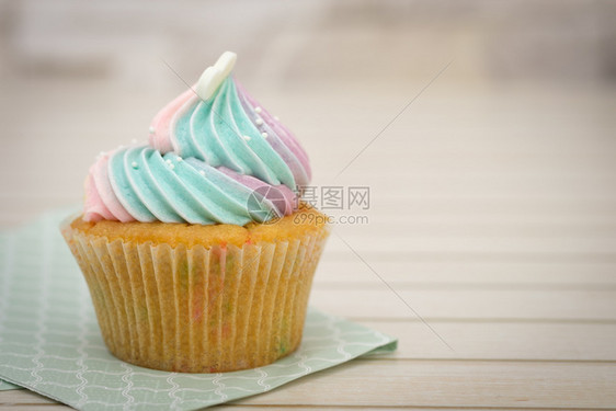 糖果Cupcake饼的装饰美极了光亮明AF点选择不良美味的图片