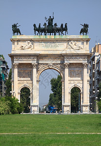 意大利米兰森皮奥内公园的ArcodellaPace艺术复古的半萜图片