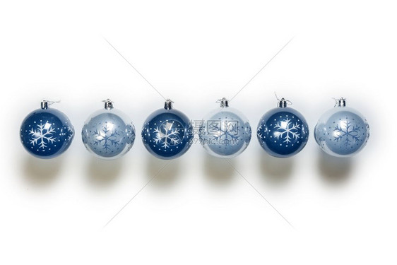 假期圣诞节白色背景的蓝圣诞彩球现代礼章的古老旧装饰品冷冻特制冰颜色白背景的蓝圣诞舞会现代礼服的古新旧装饰品绿色图片