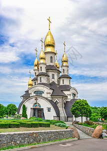 乌克兰布基062位于乌克兰布基的带景观公园寺庙建筑群在阴天的夏日位于乌克兰布基的带景观公园寺庙建筑群武基复杂的宗教图片