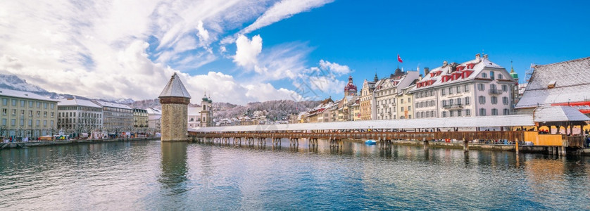 琉森吸引力城市景观瑞士卢塞恩市中心教堂大桥和瑞士卢塞恩湖的市中心历史城图片