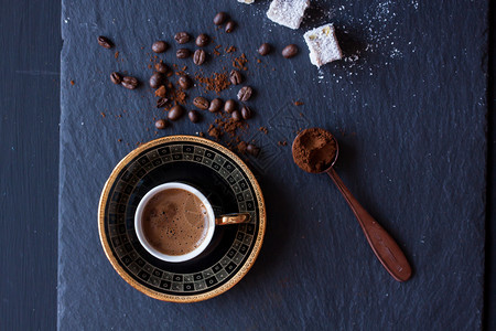 浓咖啡优质的白色土耳其咖啡和喜菜咖啡图片