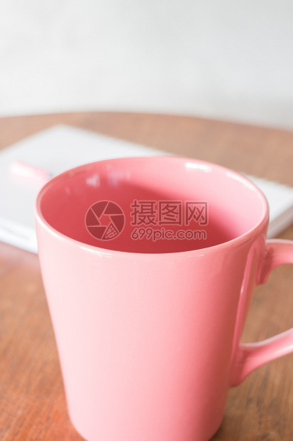 美丽的粉红色陶瓷杯热饮股票照片咖啡店笔图片