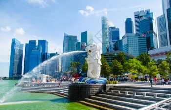 新加坡2016年4月3日至2016在新加坡的Merlion著名地方观看与拍照2016年4月3日纪念碑商业地标图片