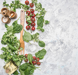 绿色烹饪素食品樱桃番茄各种沙拉品菠菜调料香橄榄油沙拉叉文字空间的概念晚餐煮熟图片