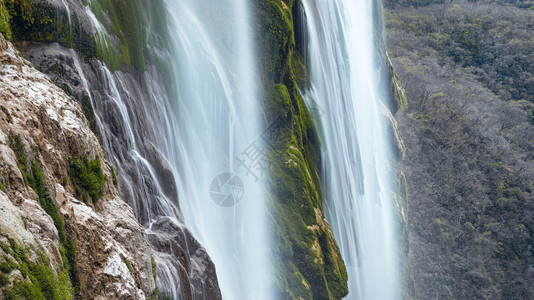 拉普捷夫喷墨西哥瓦斯特卡波托西那坦帕翁河塔穆尔瀑布的近视壮观图片