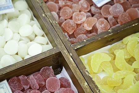 阴凉处对待果冻豆糖细工匠市场甜食和软柔的图片